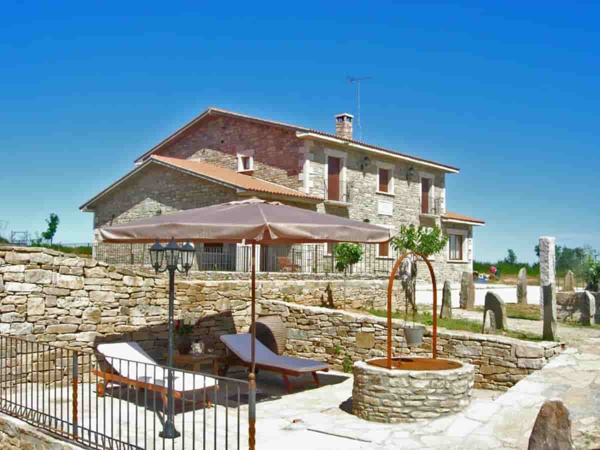 Casas Rurales con Granja en Castilla y León ♻️ Con Animales Casas Rurales con Granja en Castilla y León ♻️ Con Animales