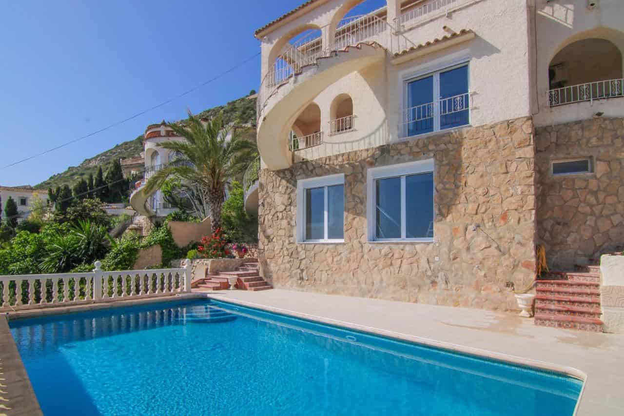 Villa con piscina y vistas al mar - Mar 27 H