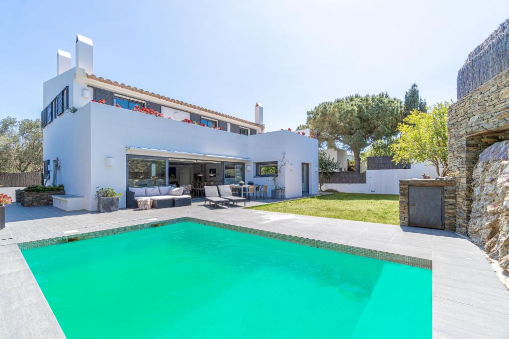 Enjoy your holidays in a villa with swimming pool