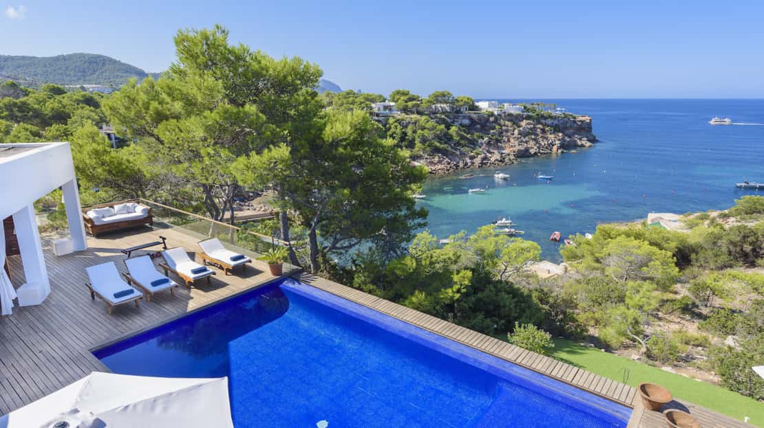 Discover the advantages of renting a villa in Ibiza with private pool instead of a hotel